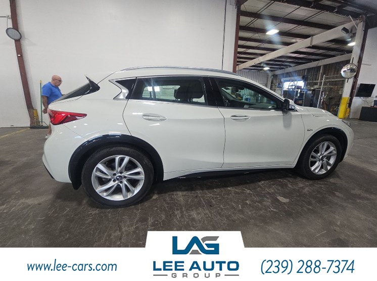 2018 Infiniti QX30 Luxe photo 3