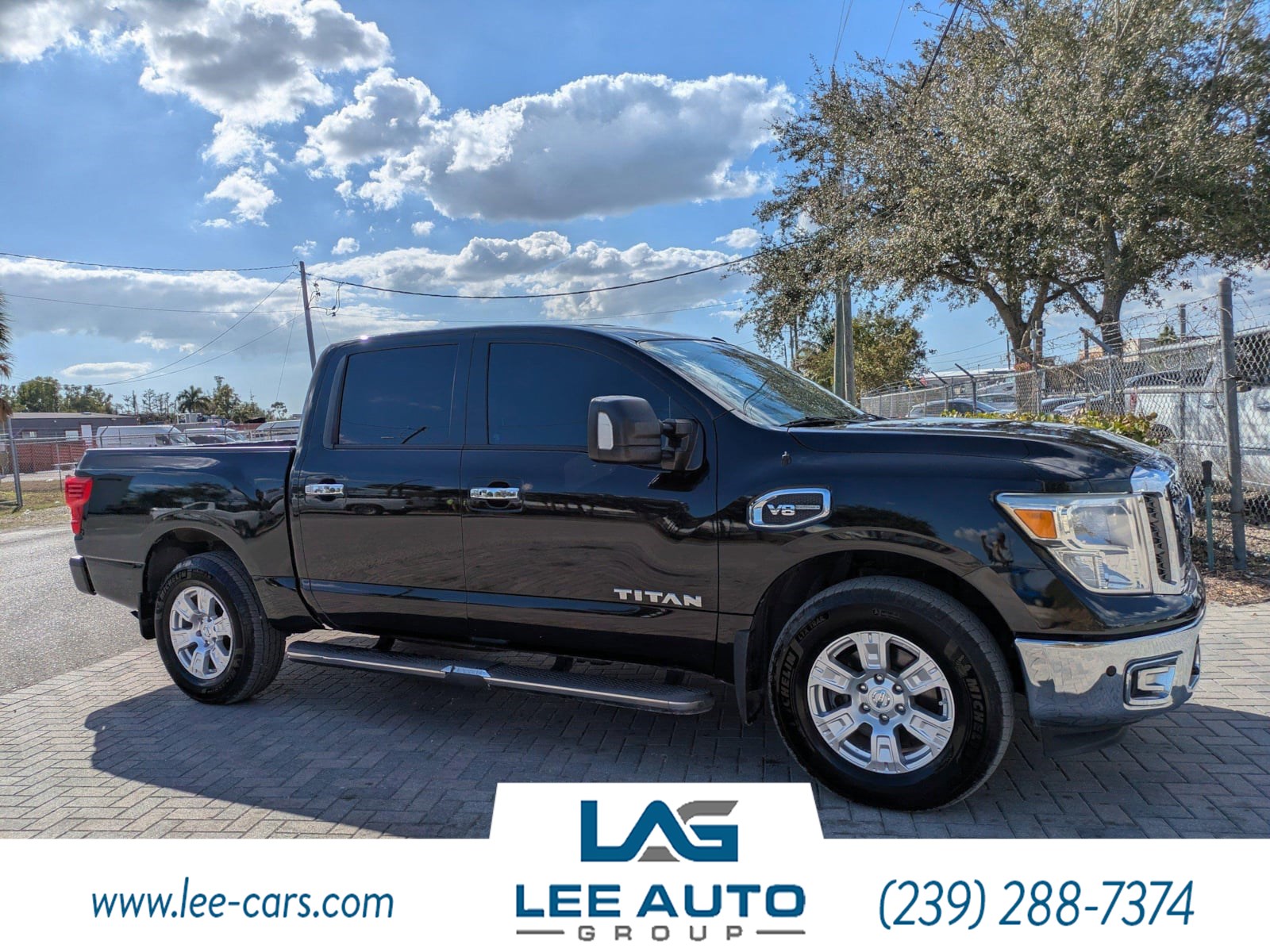 2017 Nissan Titan SV 4X4 Crew Cab's photo