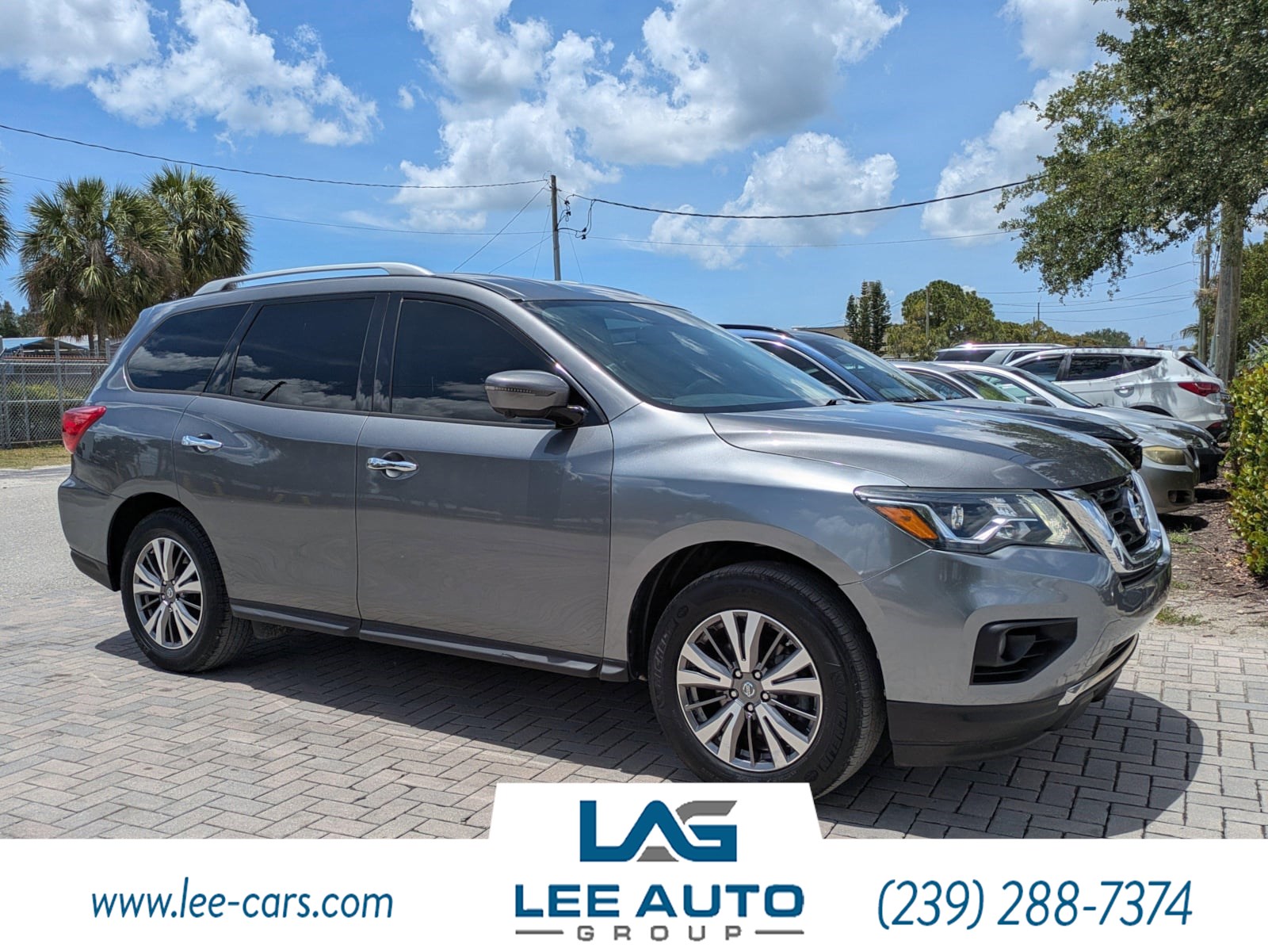 2019 Nissan Pathfinder SL 2WD's photo