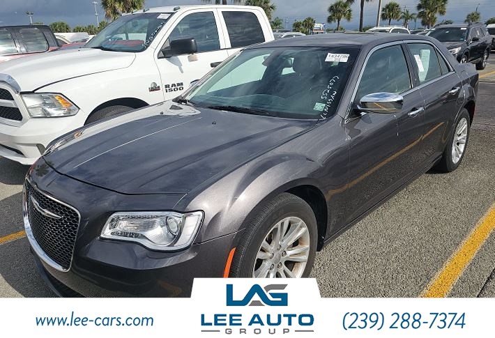 2016 Chrysler 300 C's photo
