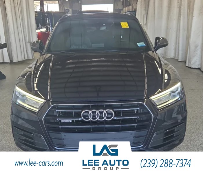 2020 Audi Q5 45 Titanium quattro S tronic Premium's photo