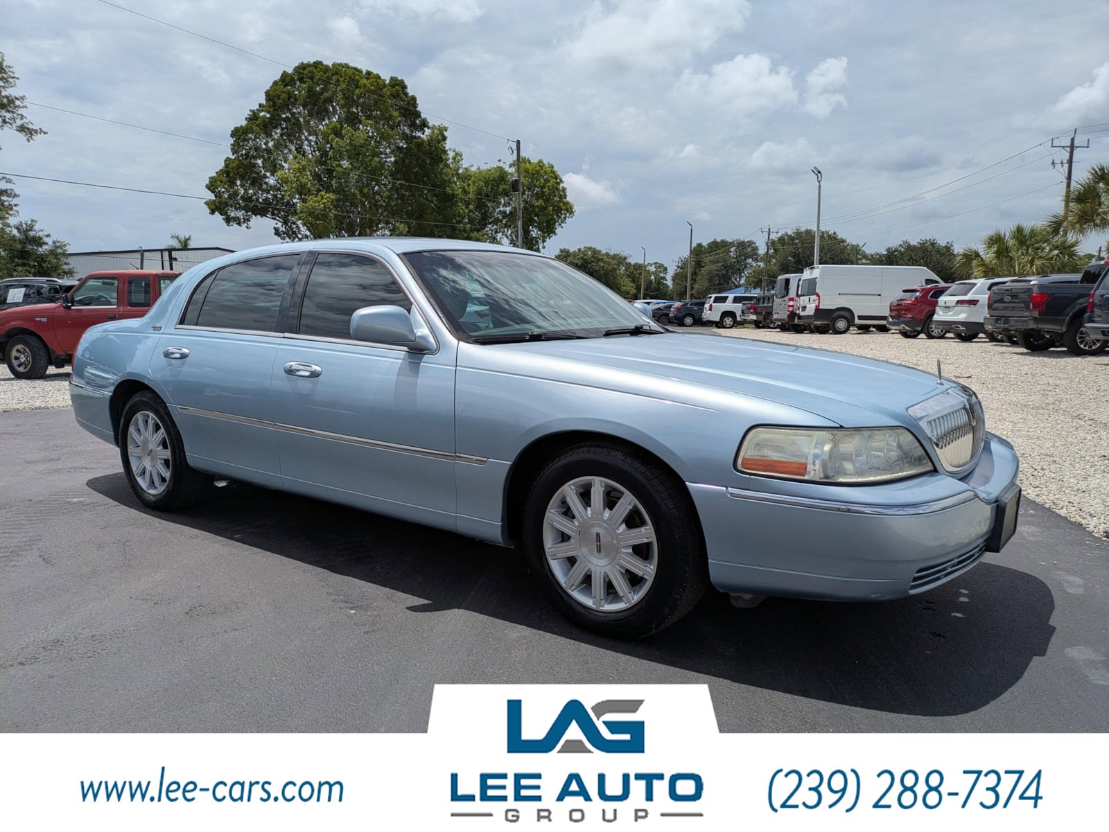 2011 Lincoln Town Car Signature Limited's photo