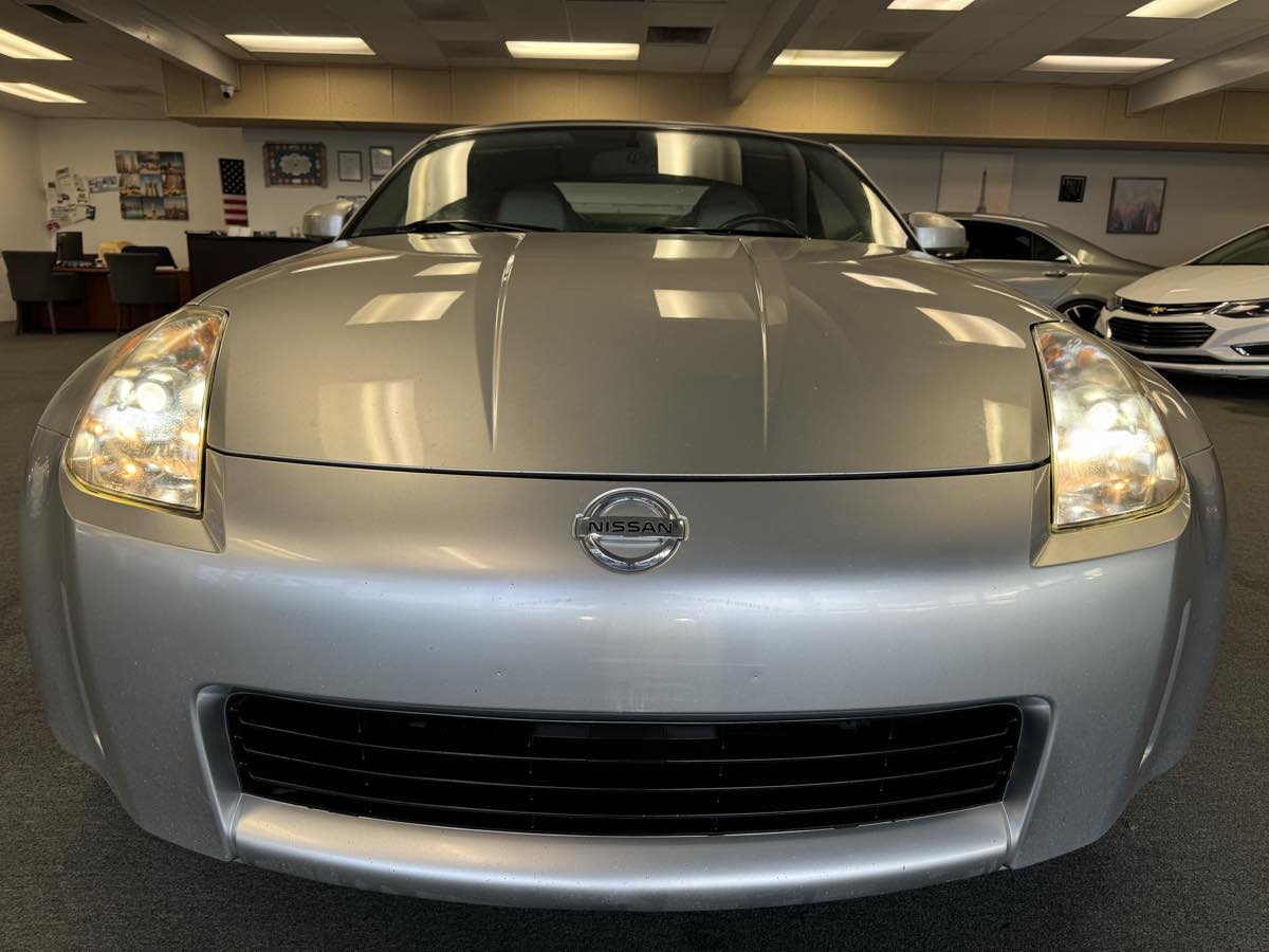 2005 Nissan 350Z Touring photo 5