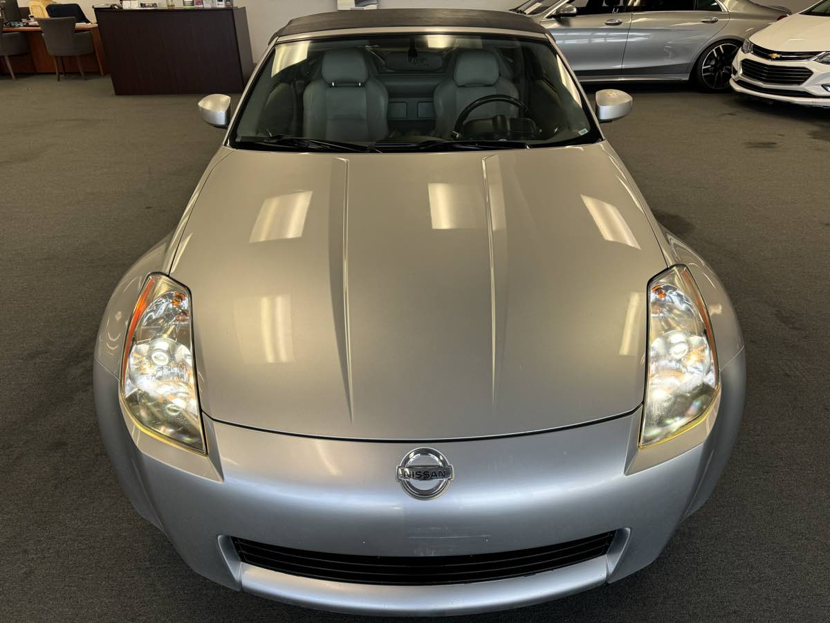 2005 Nissan 350Z Touring photo 6