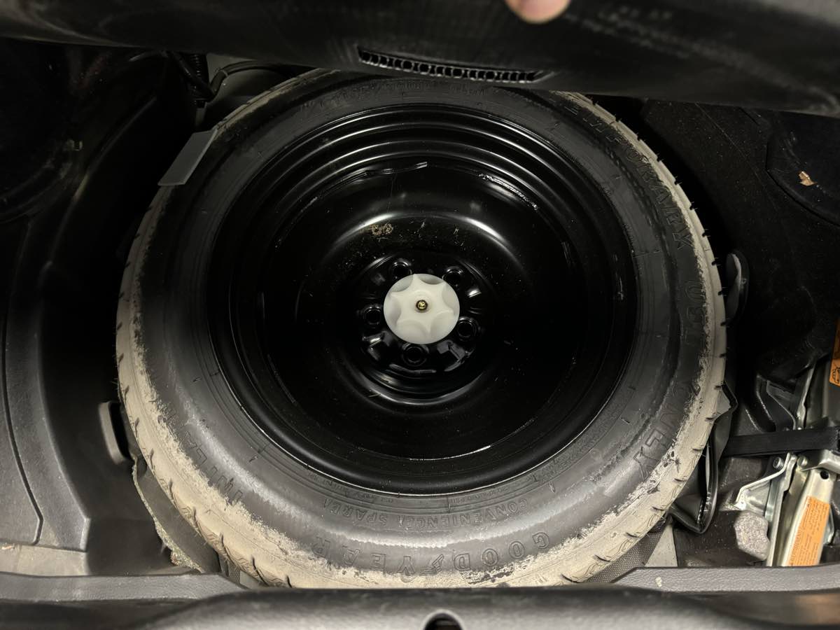 2005 Nissan 350Z Touring photo 21