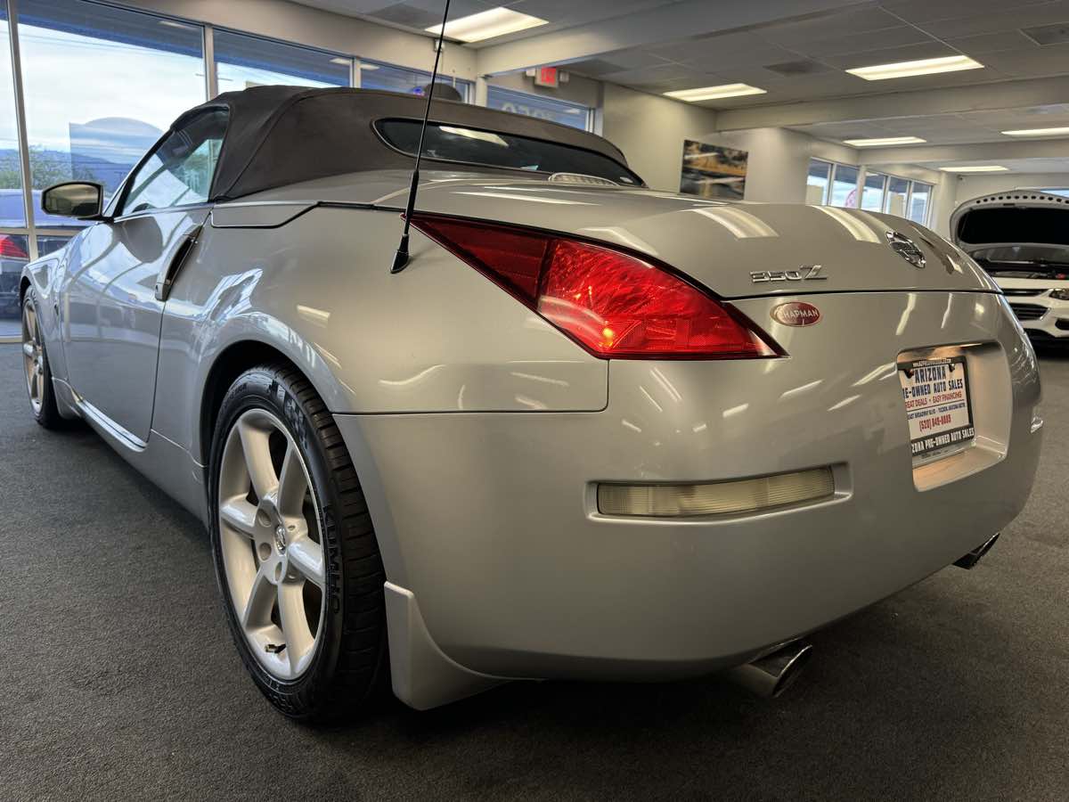 2005 Nissan 350Z Touring photo 22