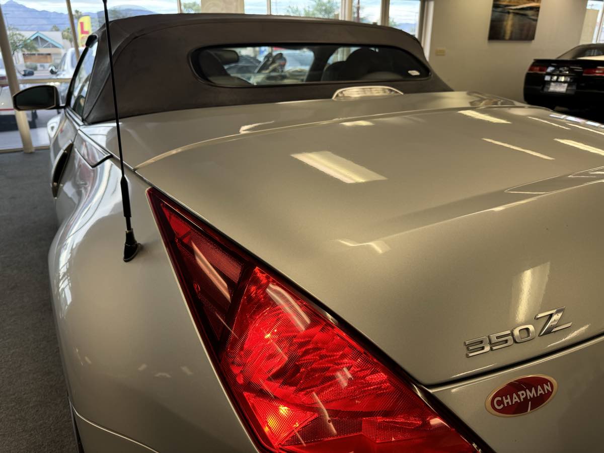 2005 Nissan 350Z Touring photo 24
