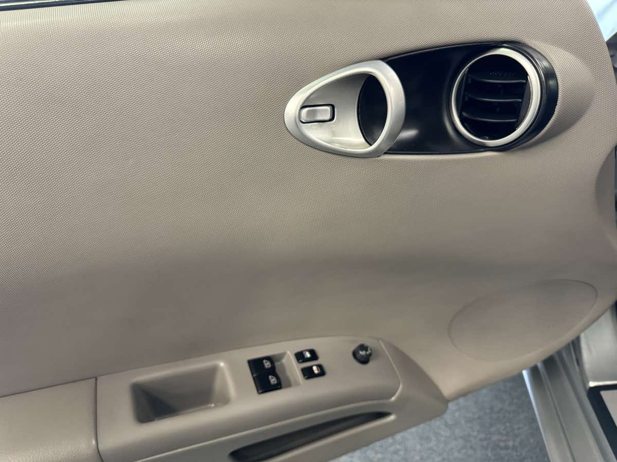 2005 Nissan 350Z Touring photo 27