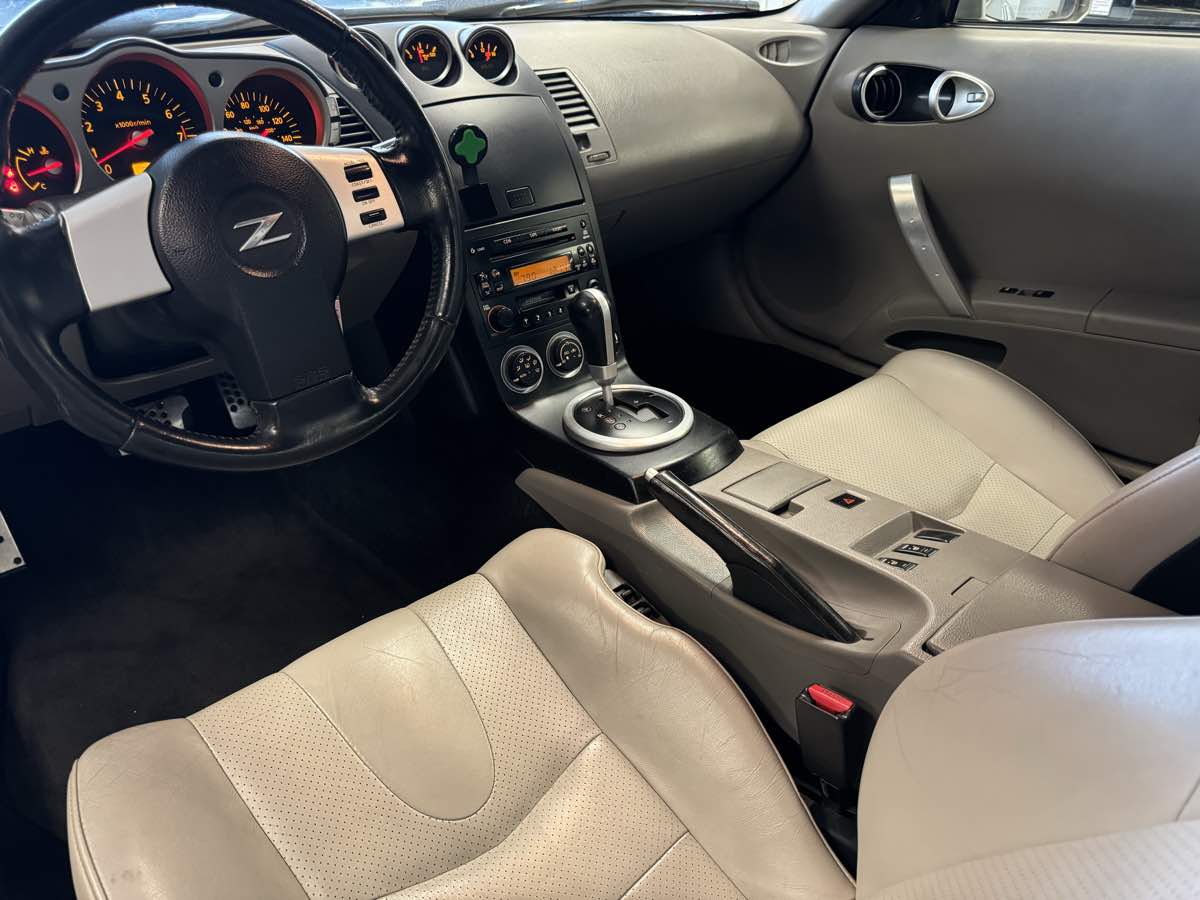 2005 Nissan 350Z Touring photo 30