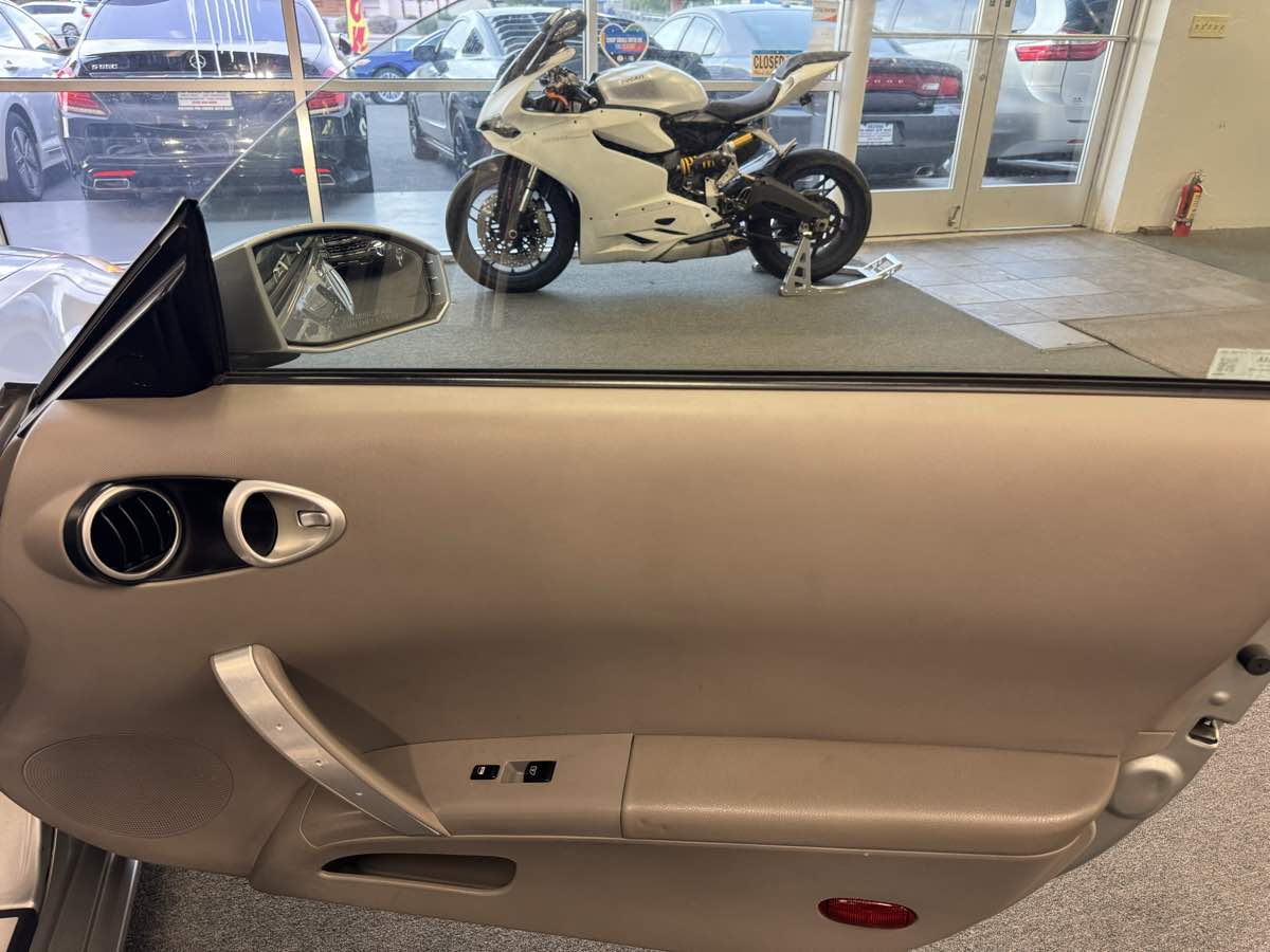 2005 Nissan 350Z Touring photo 38