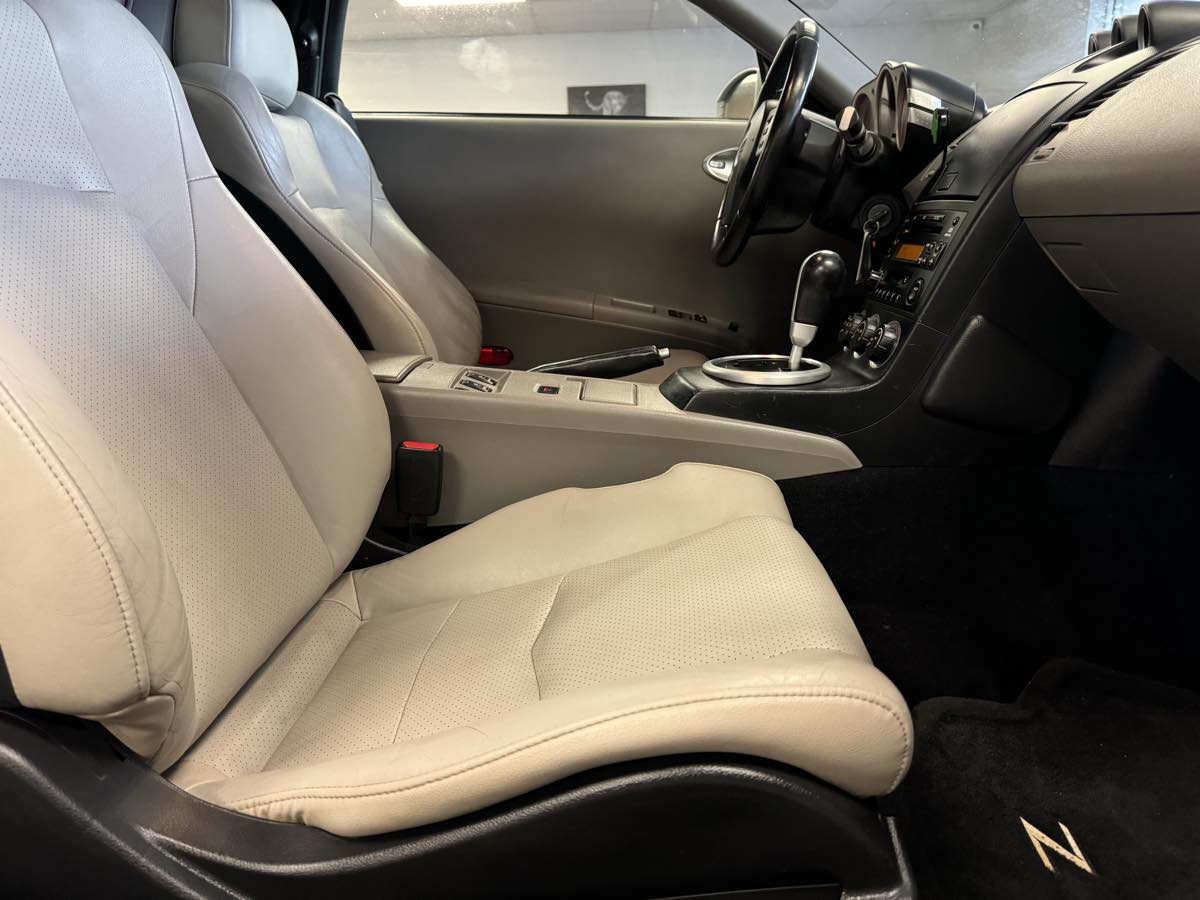 2005 Nissan 350Z Touring photo 40