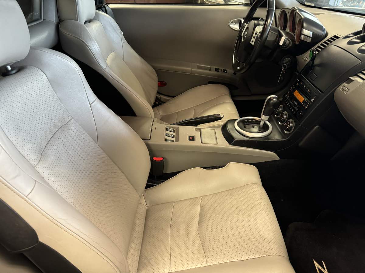 2005 Nissan 350Z Touring photo 41