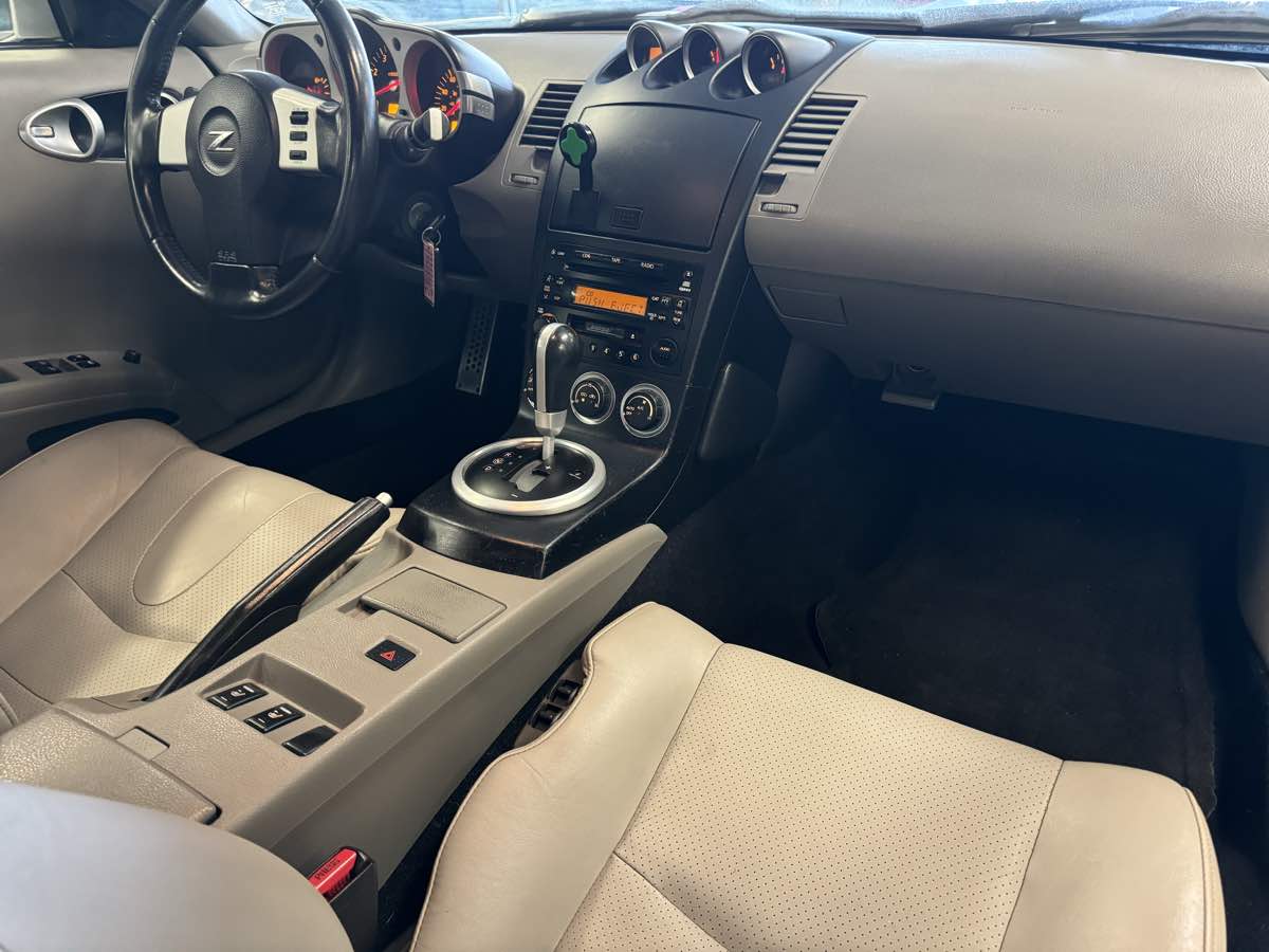 2005 Nissan 350Z Touring photo 43