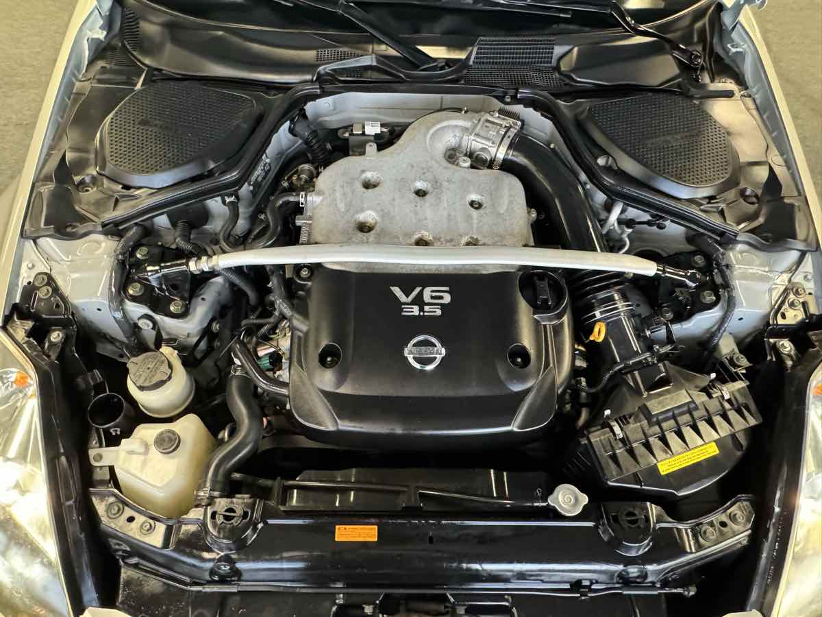 2005 Nissan 350Z Touring photo 49