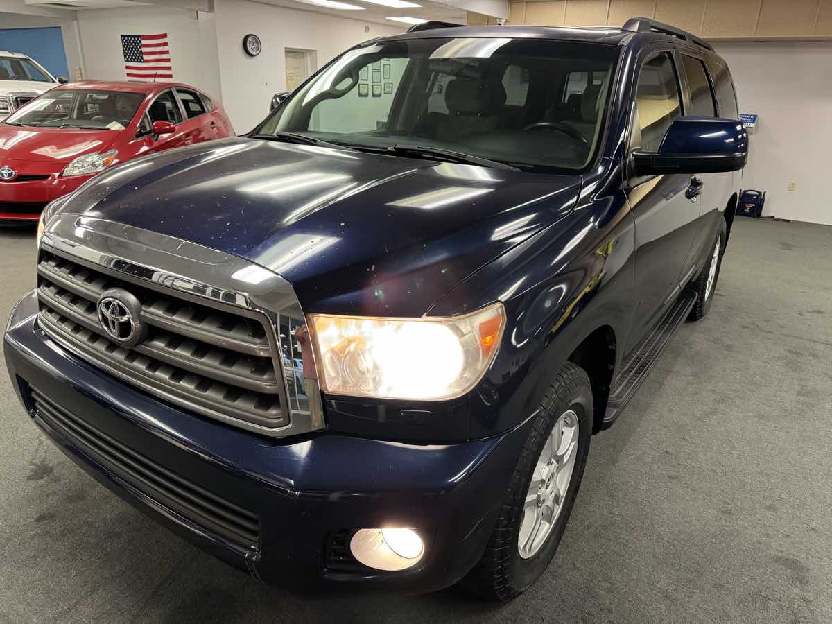 2010 Toyota Sequoia SR5 photo 2