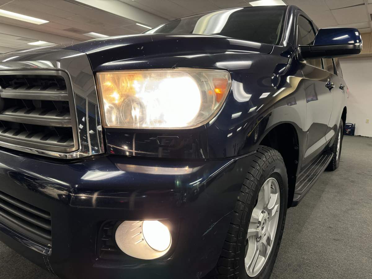 2010 Toyota Sequoia SR5 photo 3