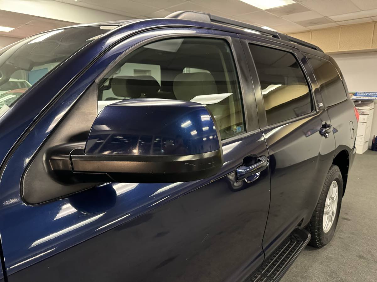 2010 Toyota Sequoia SR5 photo 4