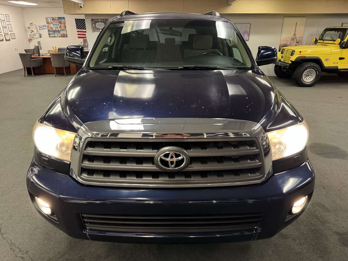 2010 Toyota Sequoia SR5 photo 6