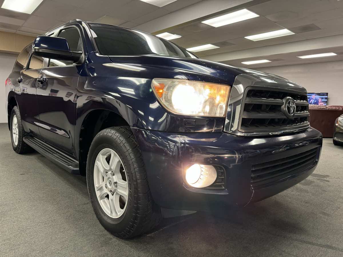 2010 Toyota Sequoia SR5 photo 8