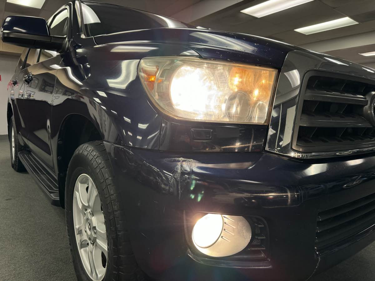 2010 Toyota Sequoia SR5 photo 10
