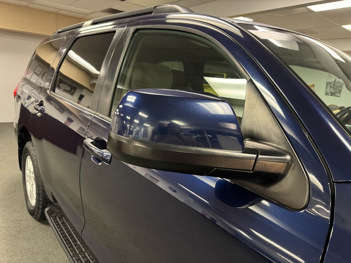 2010 Toyota Sequoia SR5 photo 11