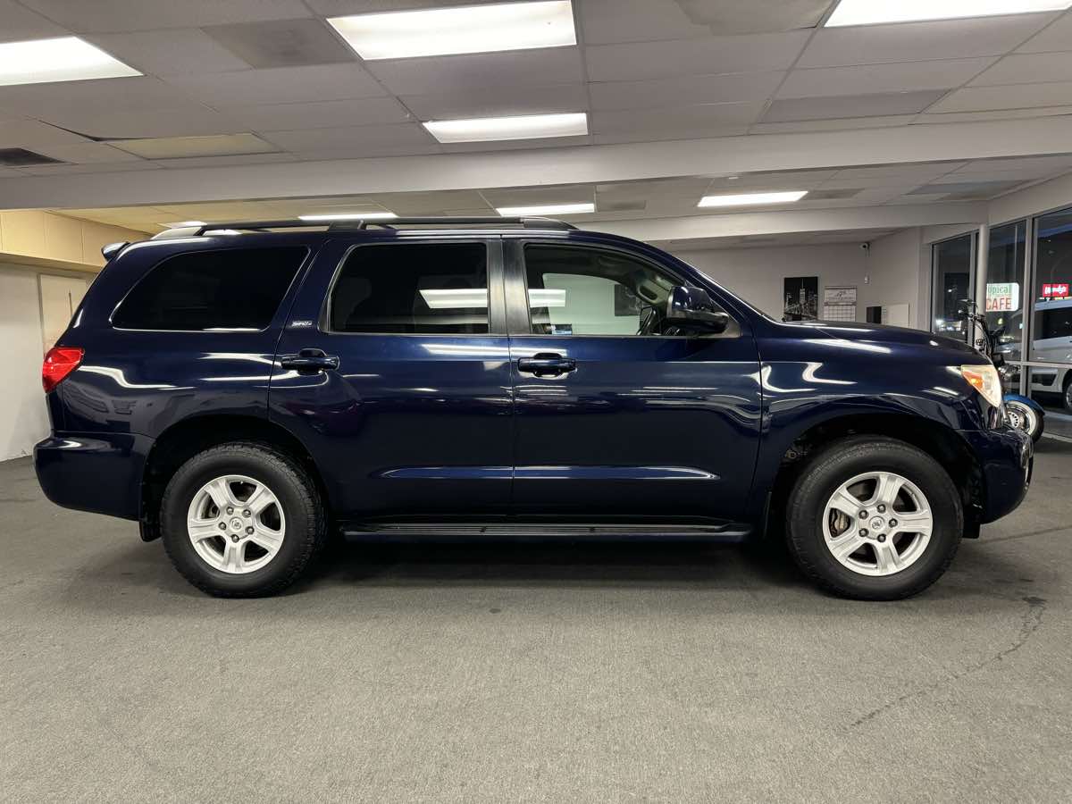 2010 Toyota Sequoia SR5 photo 12