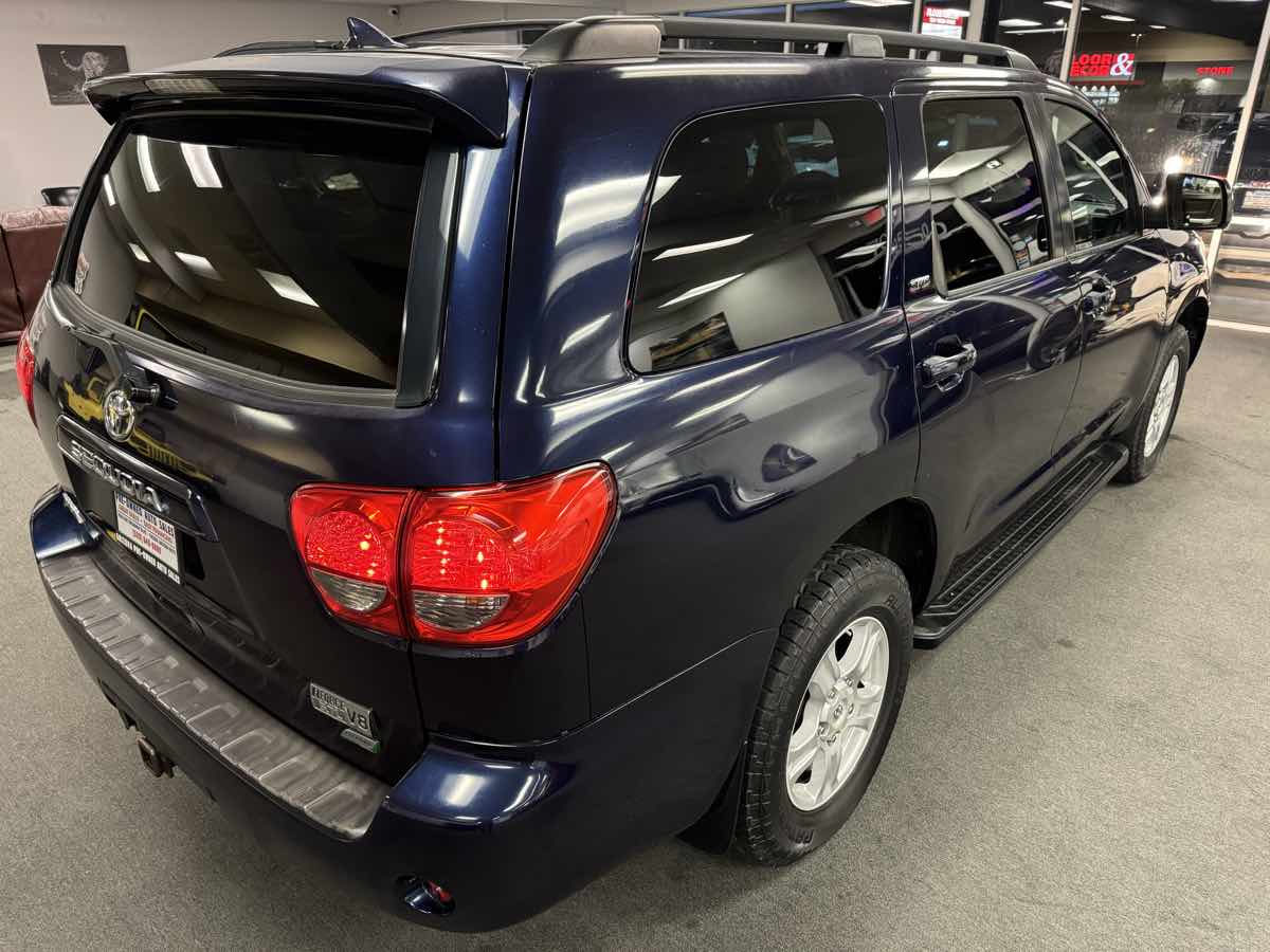 2010 Toyota Sequoia SR5 photo 15