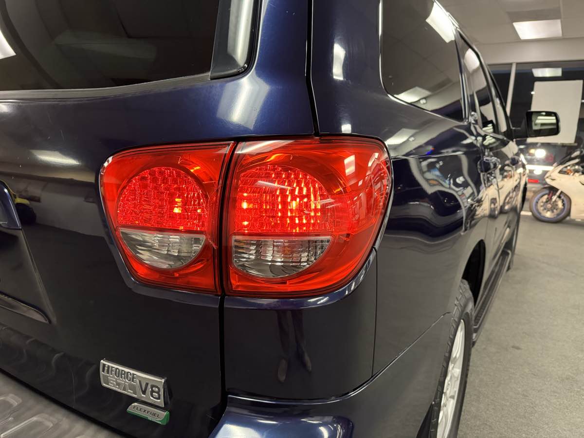 2010 Toyota Sequoia SR5 photo 16