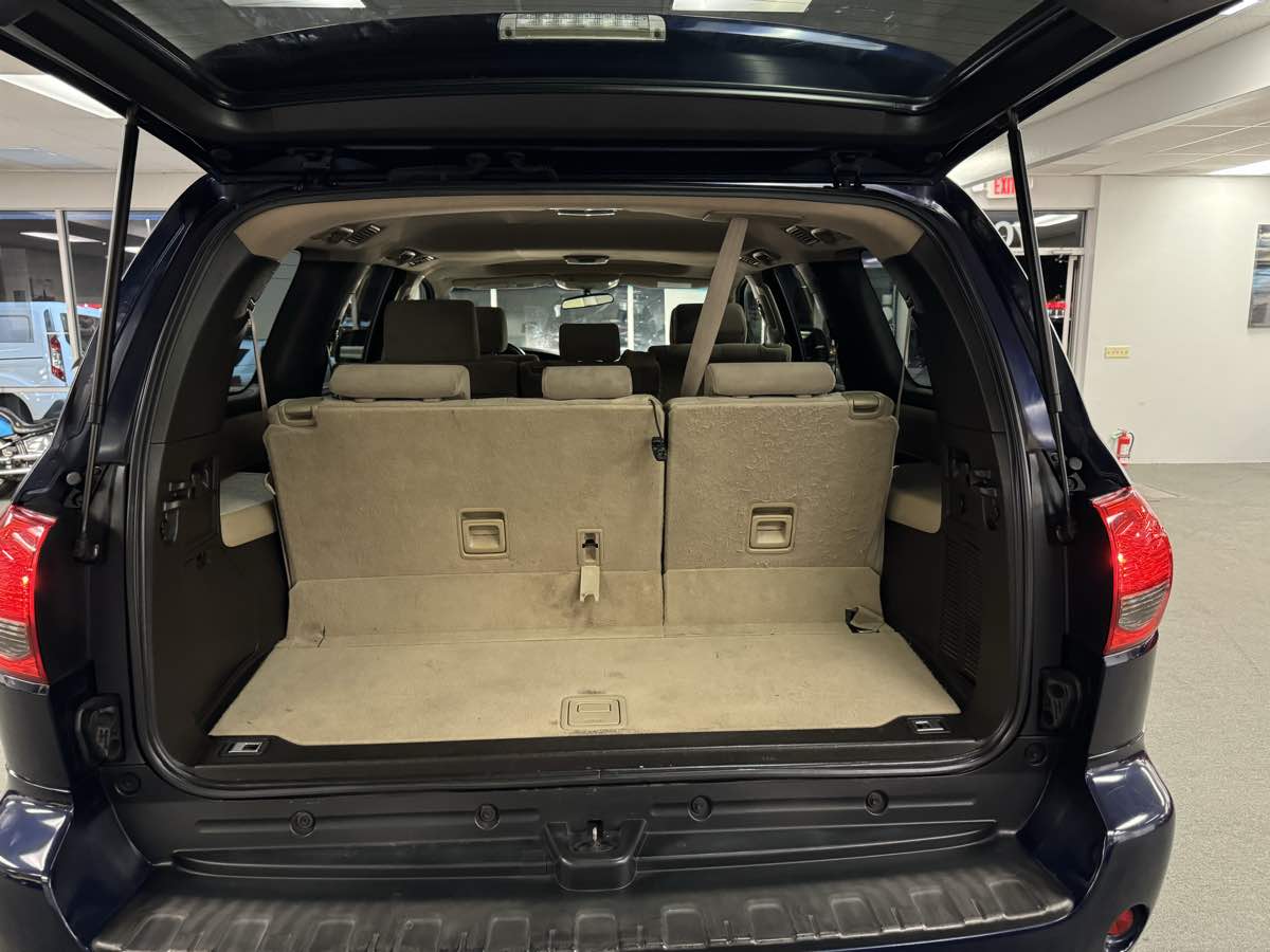 2010 Toyota Sequoia SR5 photo 22