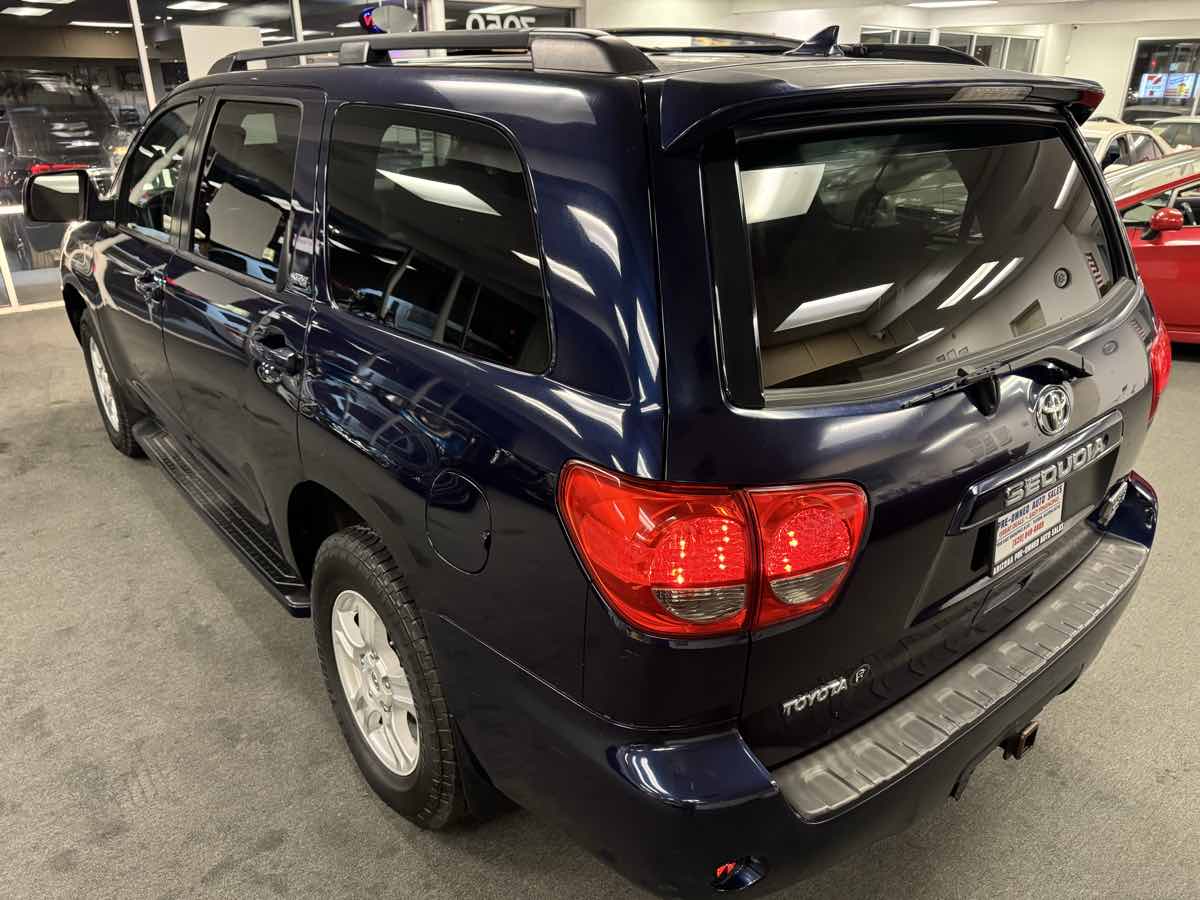 2010 Toyota Sequoia SR5 photo 25