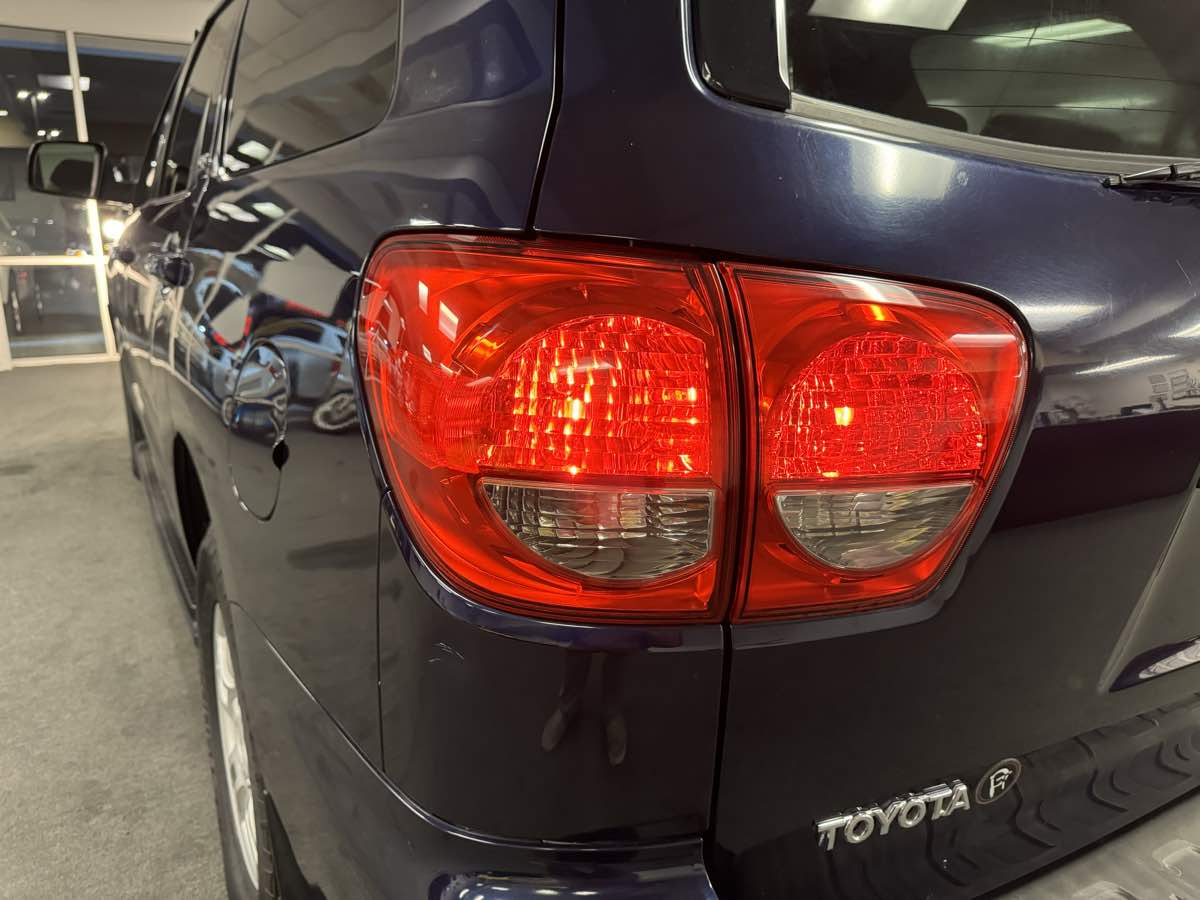 2010 Toyota Sequoia SR5 photo 26