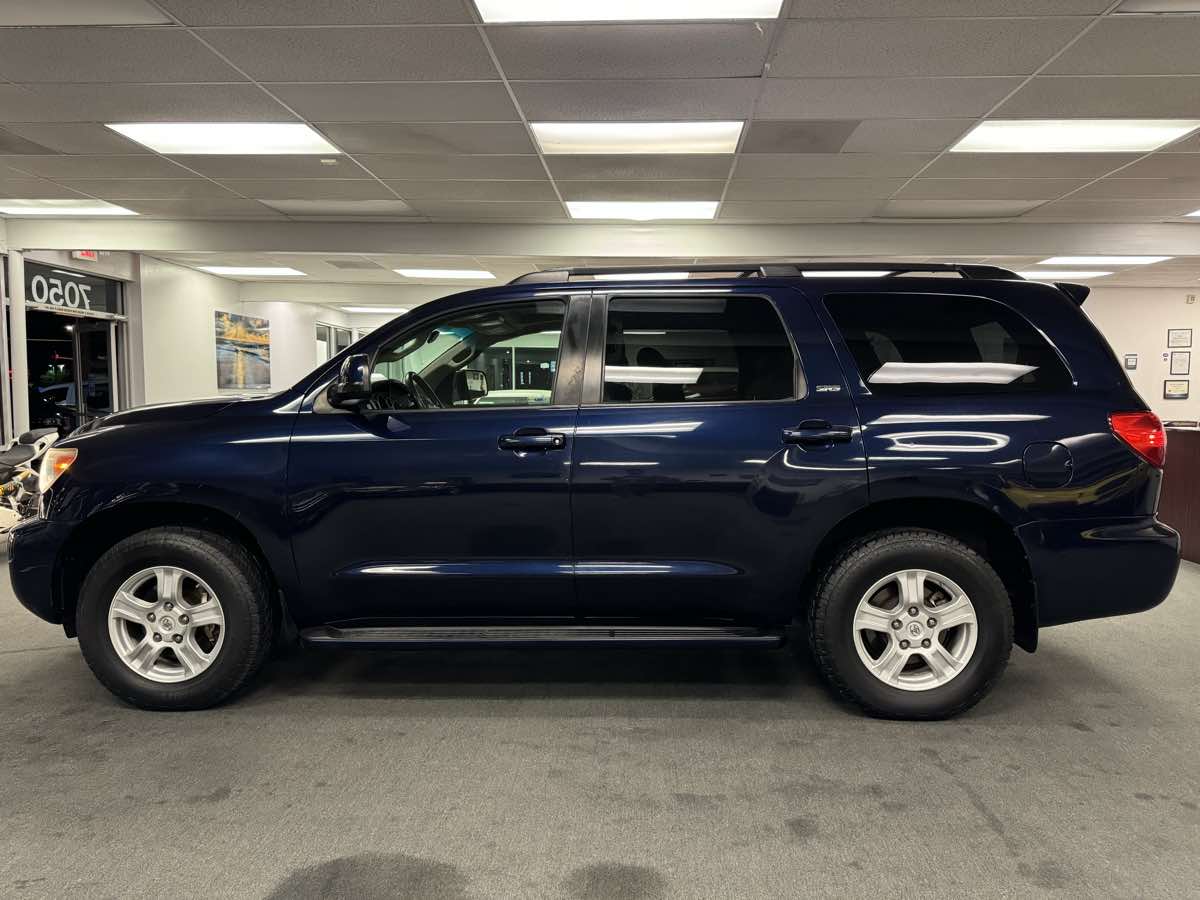 2010 Toyota Sequoia SR5 photo 27