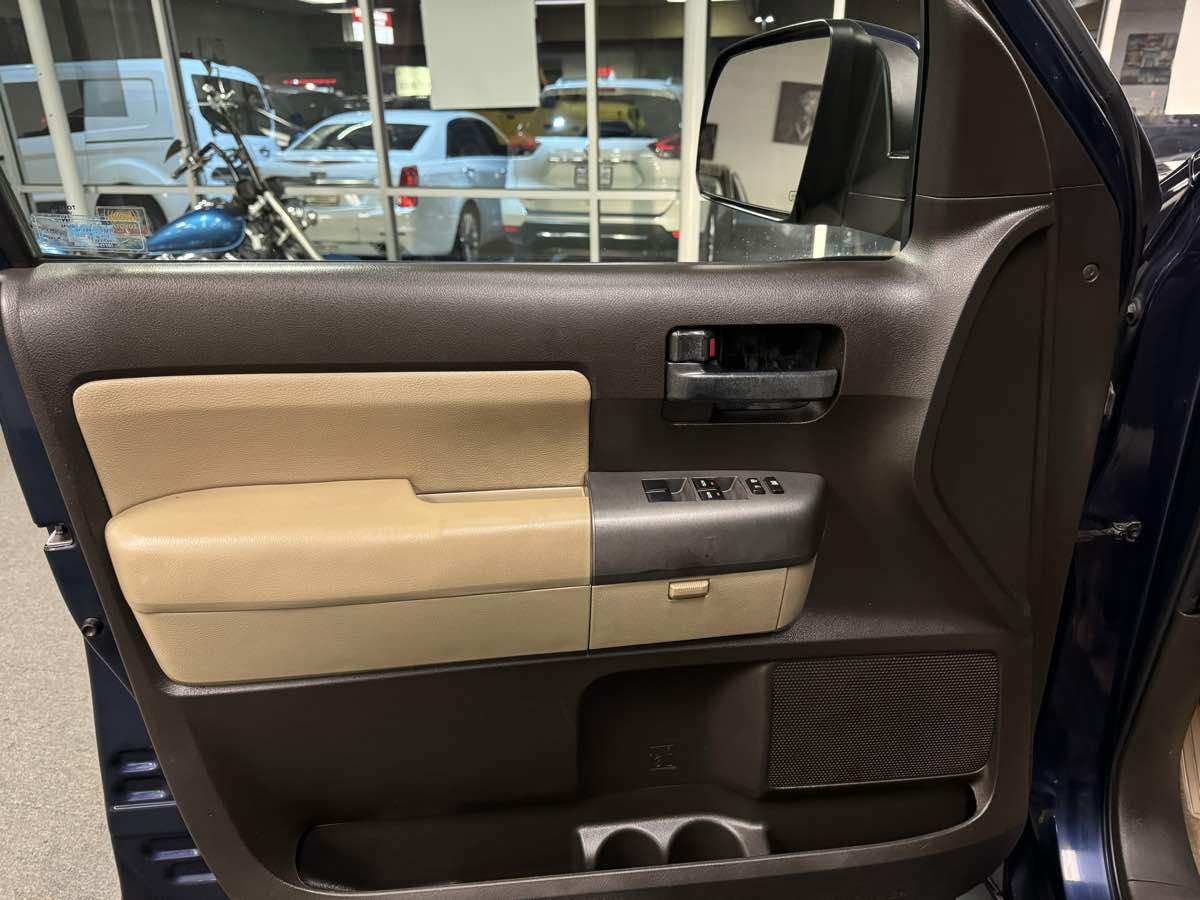 2010 Toyota Sequoia SR5 photo 28