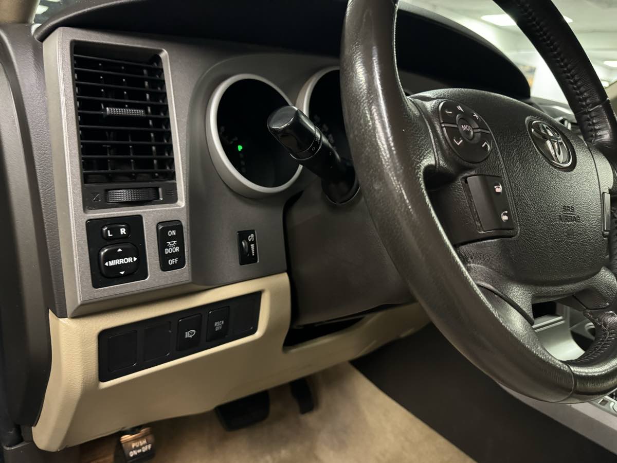 2010 Toyota Sequoia SR5 photo 29
