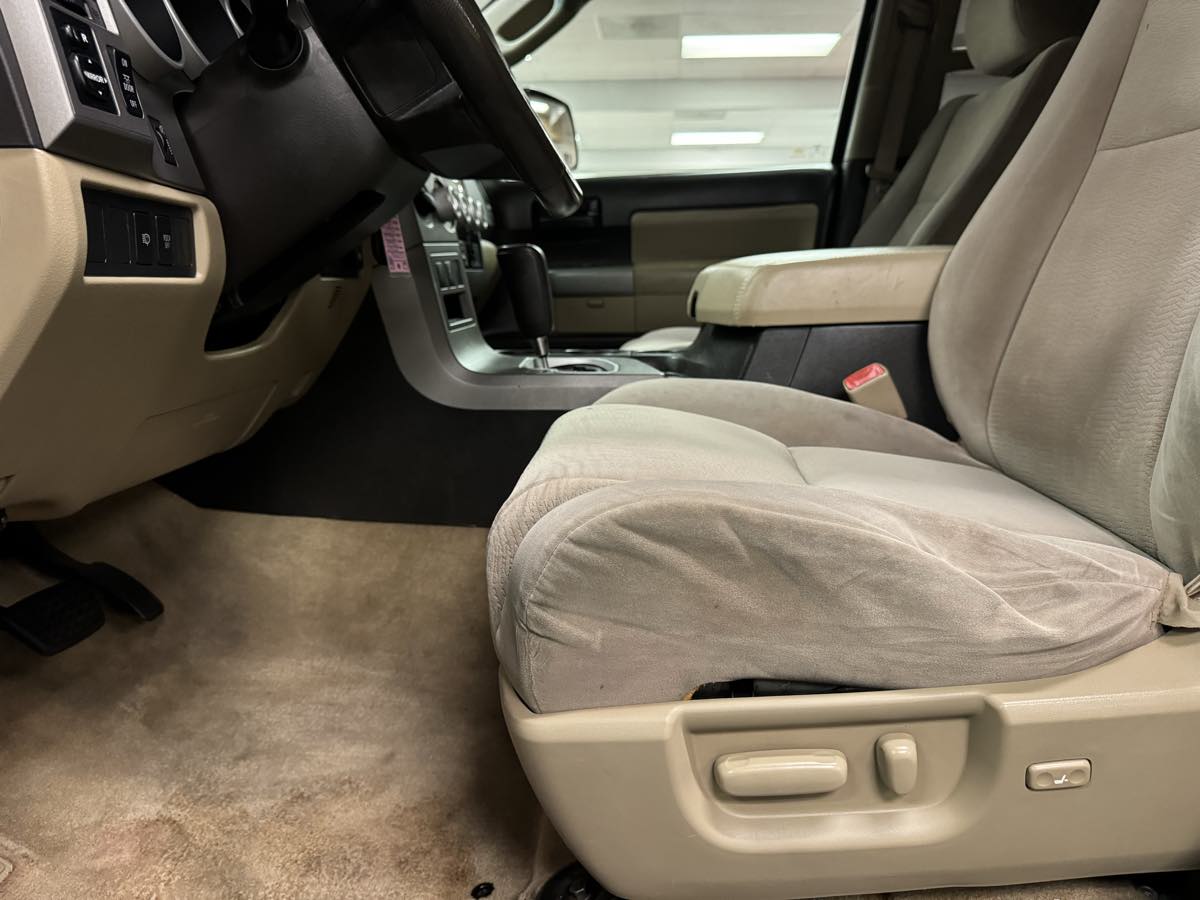 2010 Toyota Sequoia SR5 photo 30