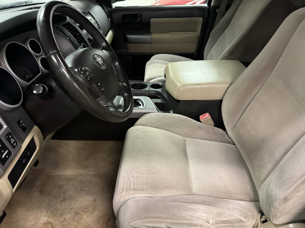 2010 Toyota Sequoia SR5 photo 31