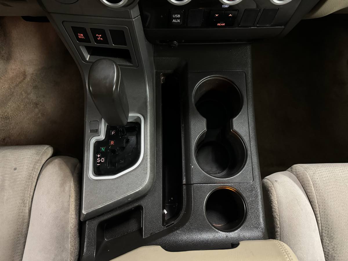 2010 Toyota Sequoia SR5 photo 36