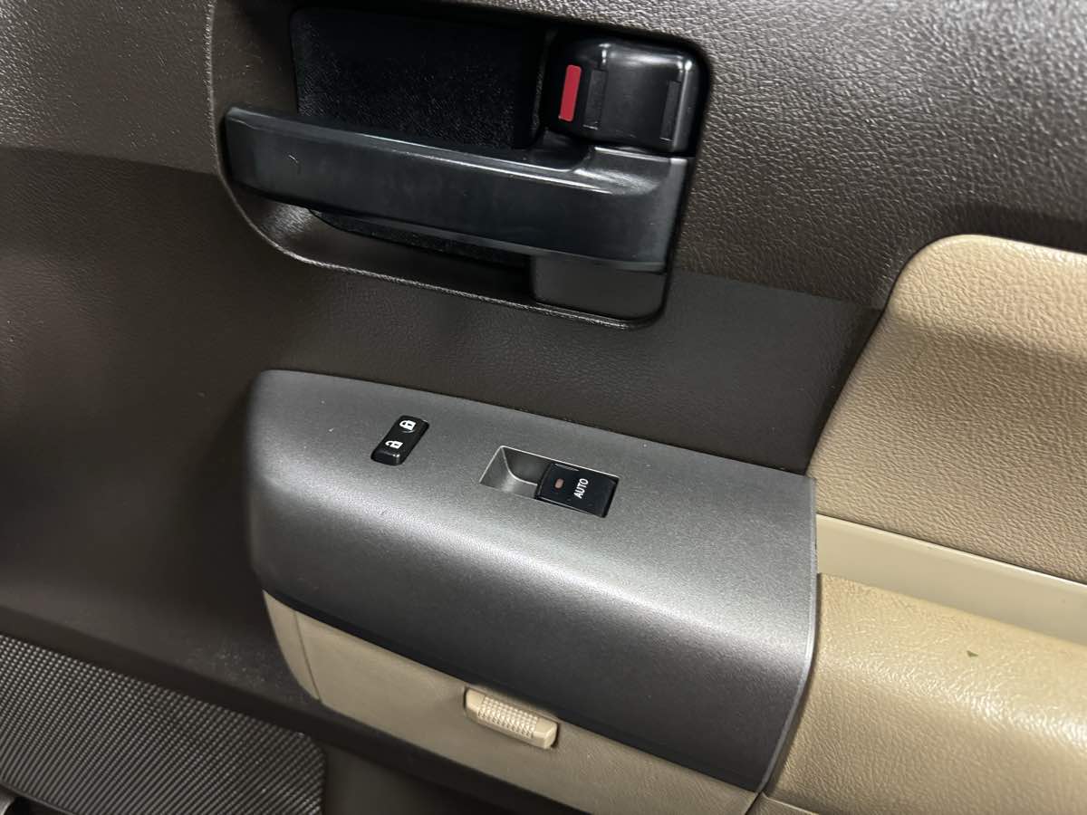 2010 Toyota Sequoia SR5 photo 39