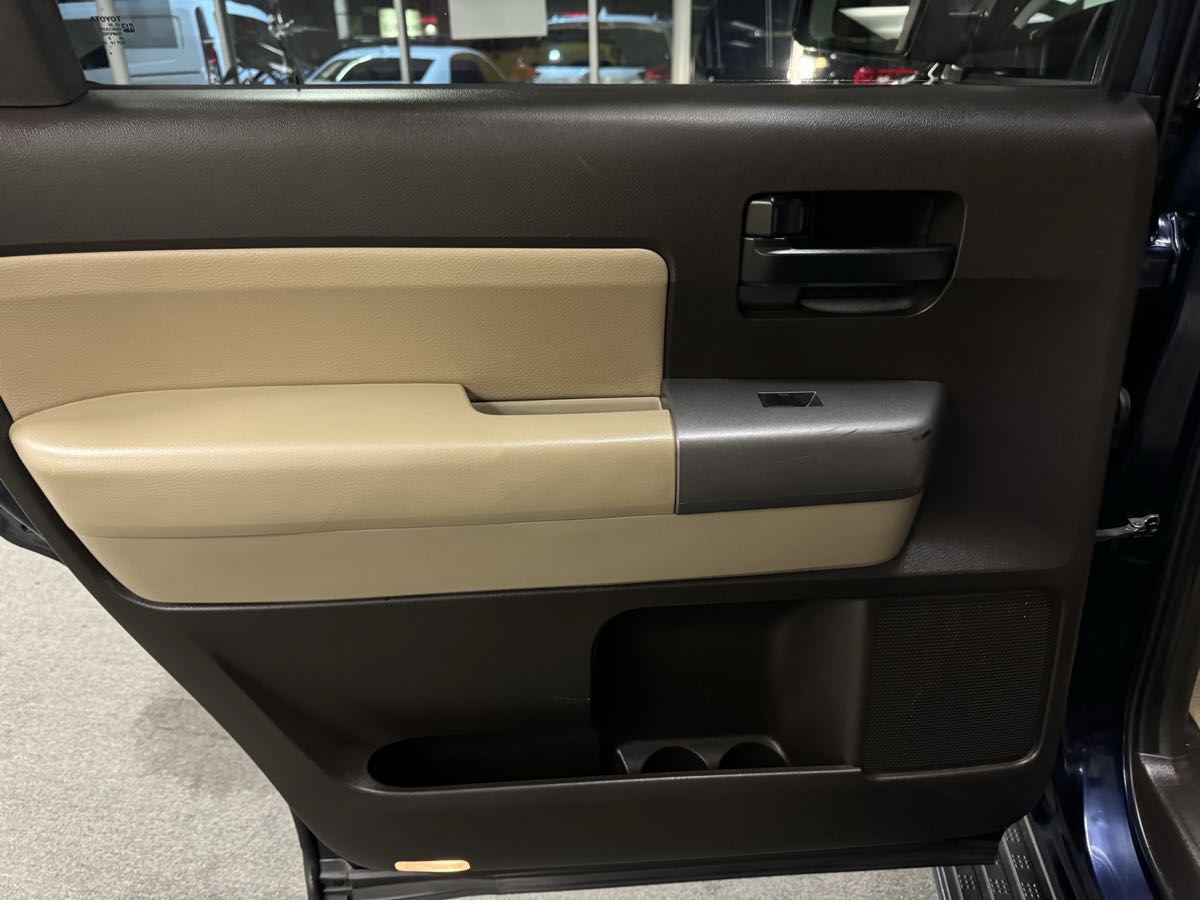 2010 Toyota Sequoia SR5 photo 48