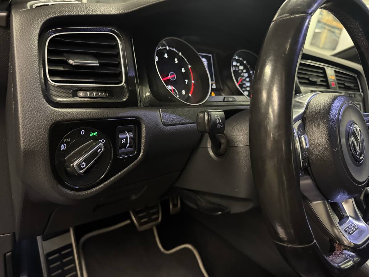 2016 Volkswagen Golf GTI S Performance photo 27