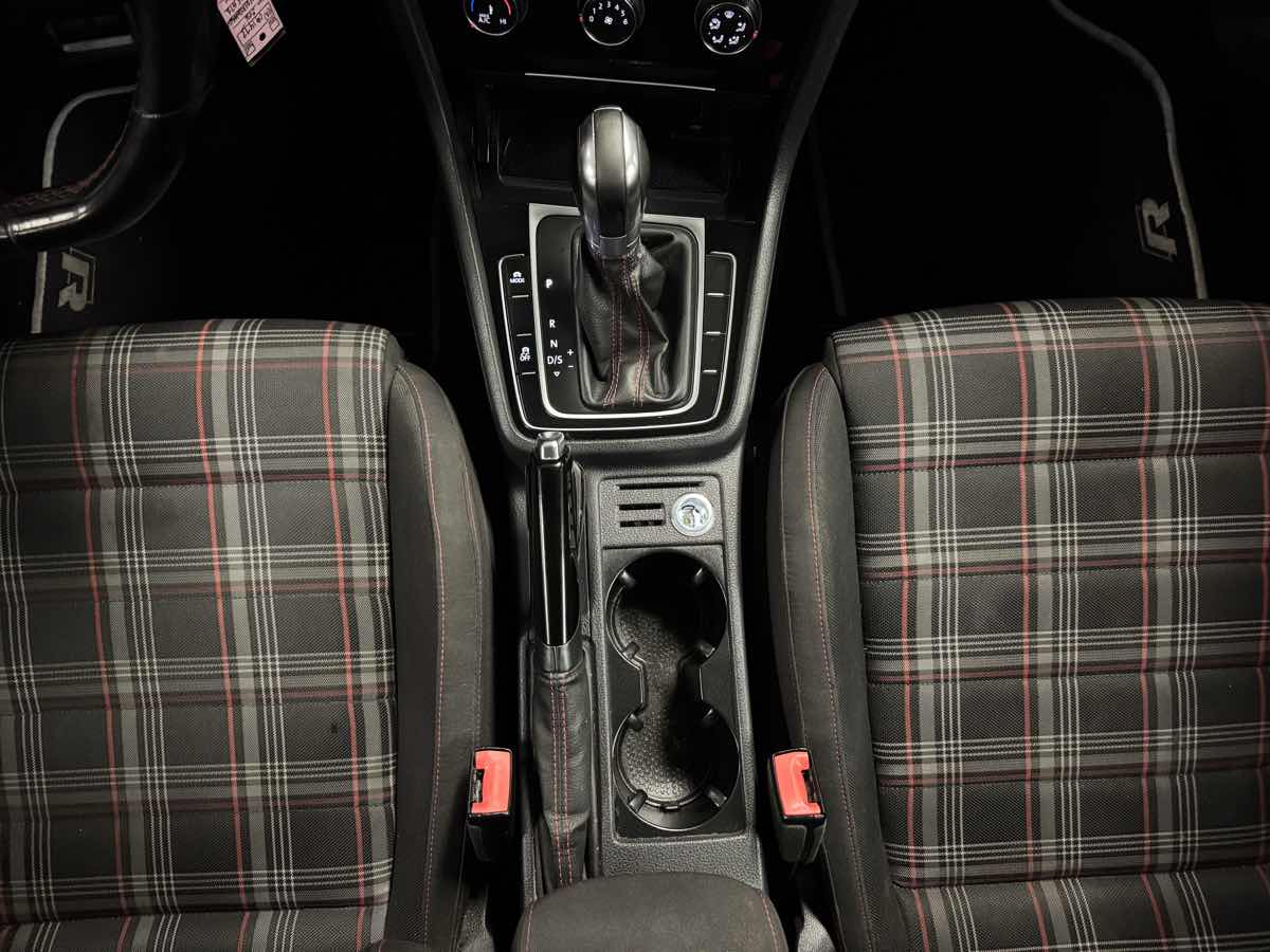 2016 Volkswagen Golf GTI S Performance photo 35
