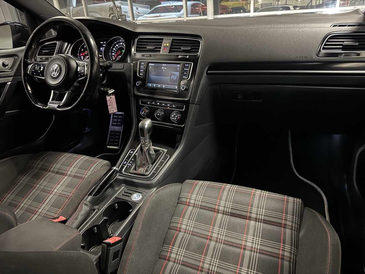 2016 Volkswagen Golf GTI S Performance photo 37