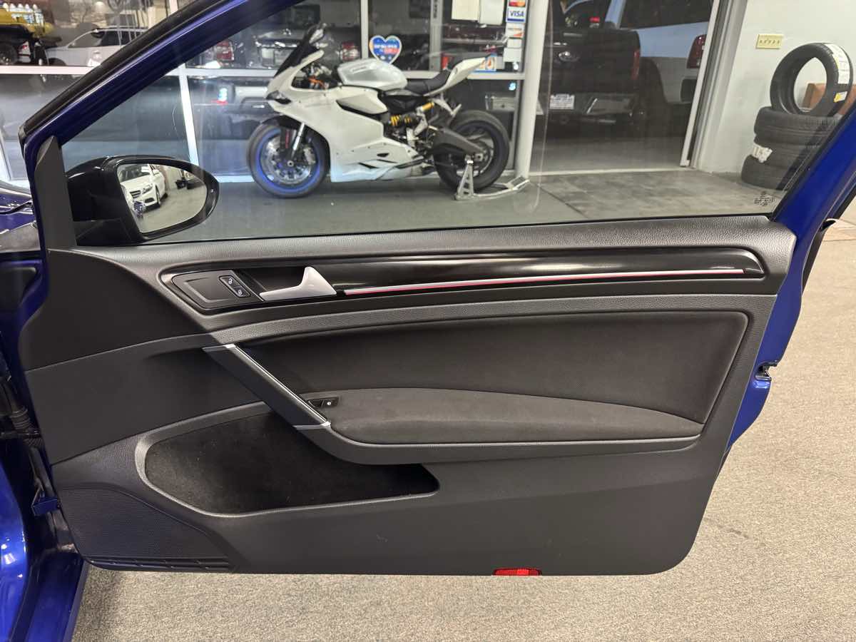 2016 Volkswagen Golf GTI S Performance photo 38