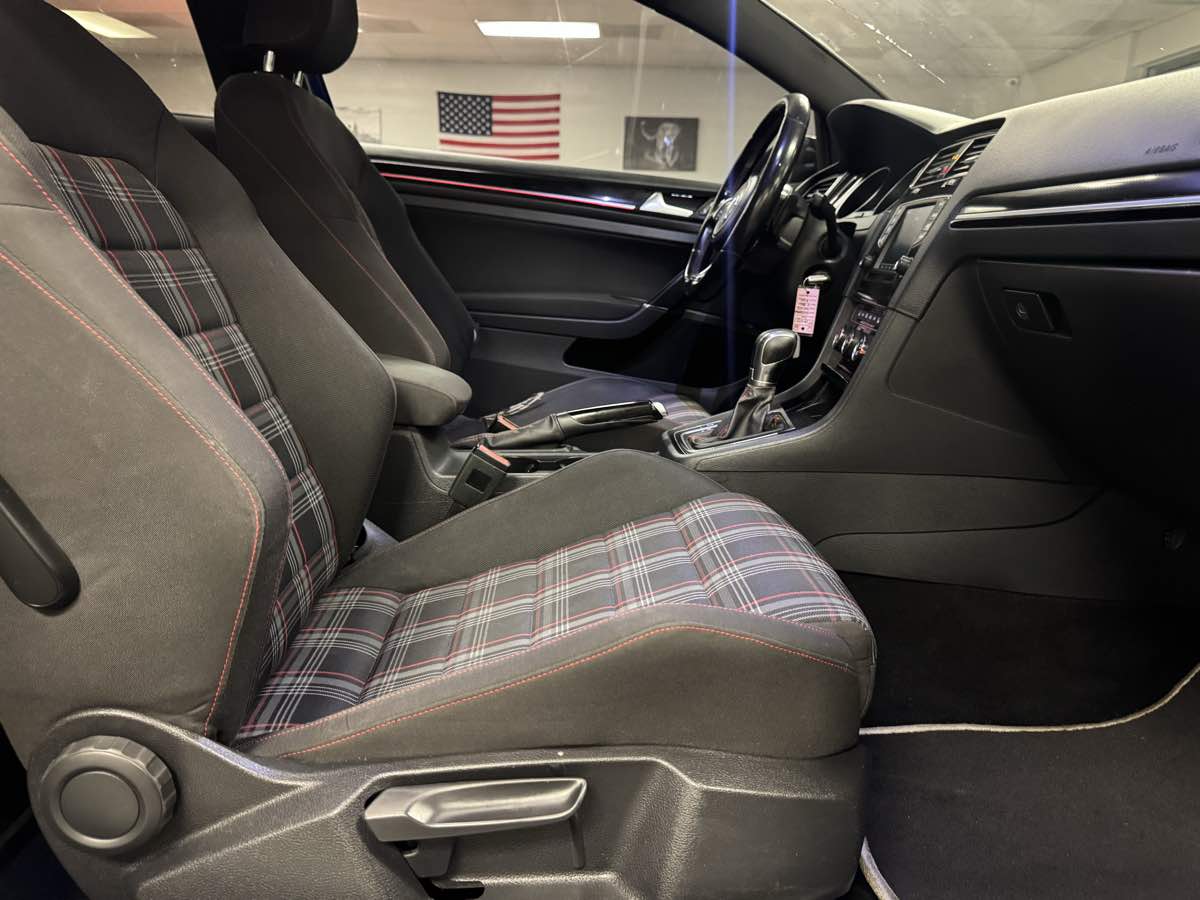 2016 Volkswagen Golf GTI S Performance photo 39
