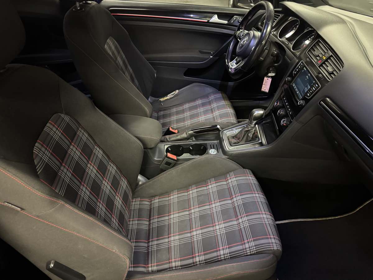 2016 Volkswagen Golf GTI S Performance photo 40