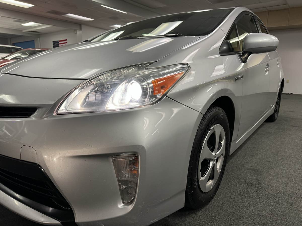2012 Toyota Prius Two photo 3