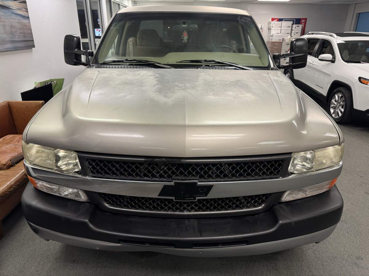2001 Chevrolet Silverado 2500HD LS photo 3