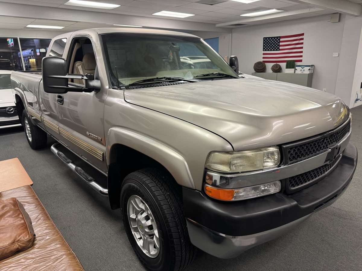 2001 Chevrolet Silverado 2500HD LS photo 4