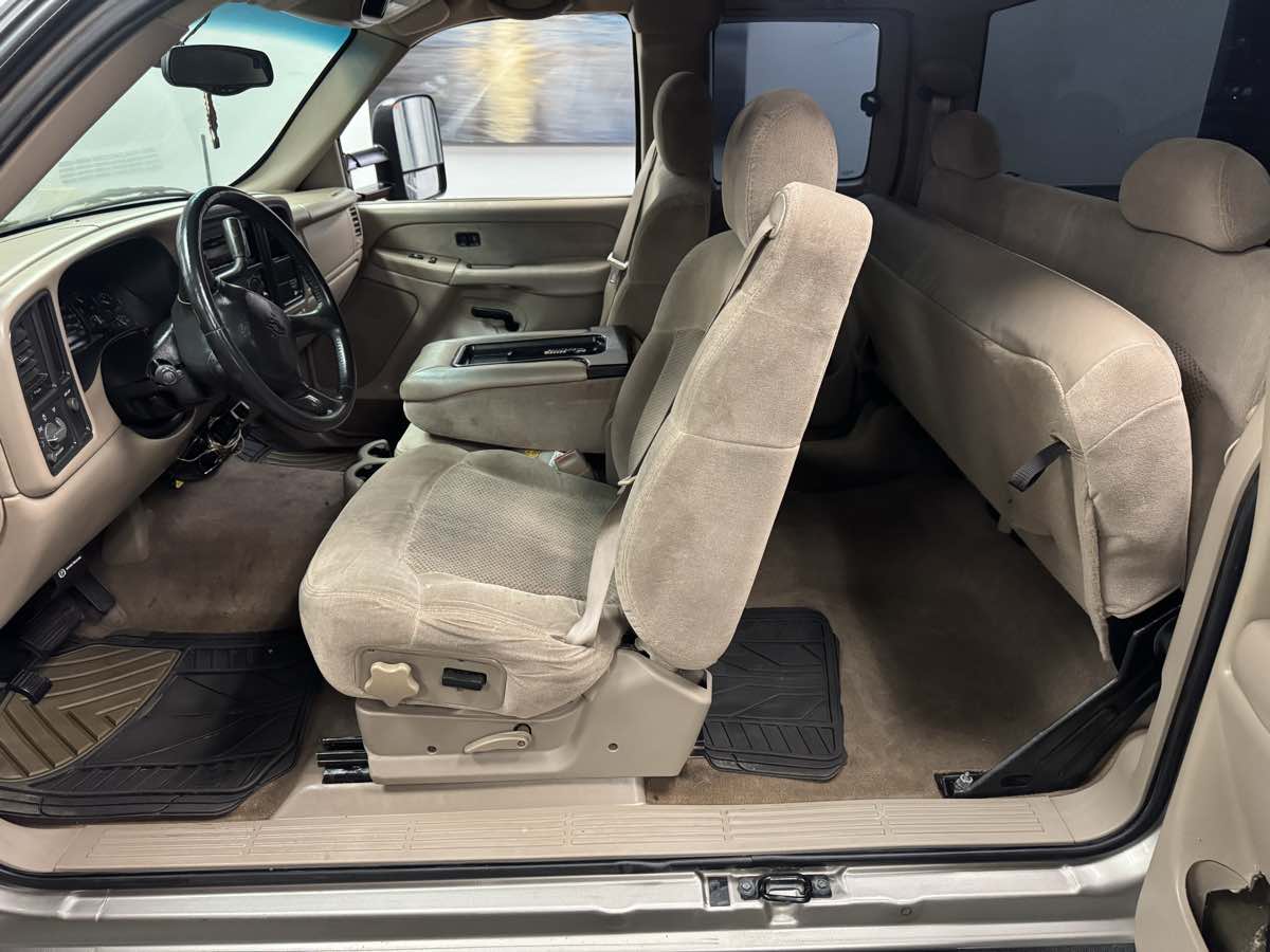 2001 Chevrolet Silverado 2500HD LS photo 5