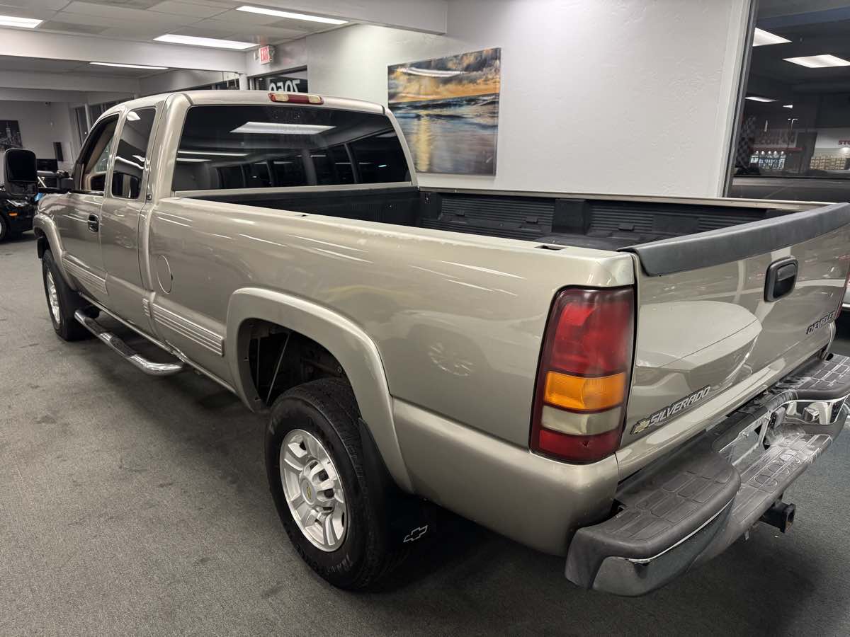 2001 Chevrolet Silverado 2500HD LS photo 8